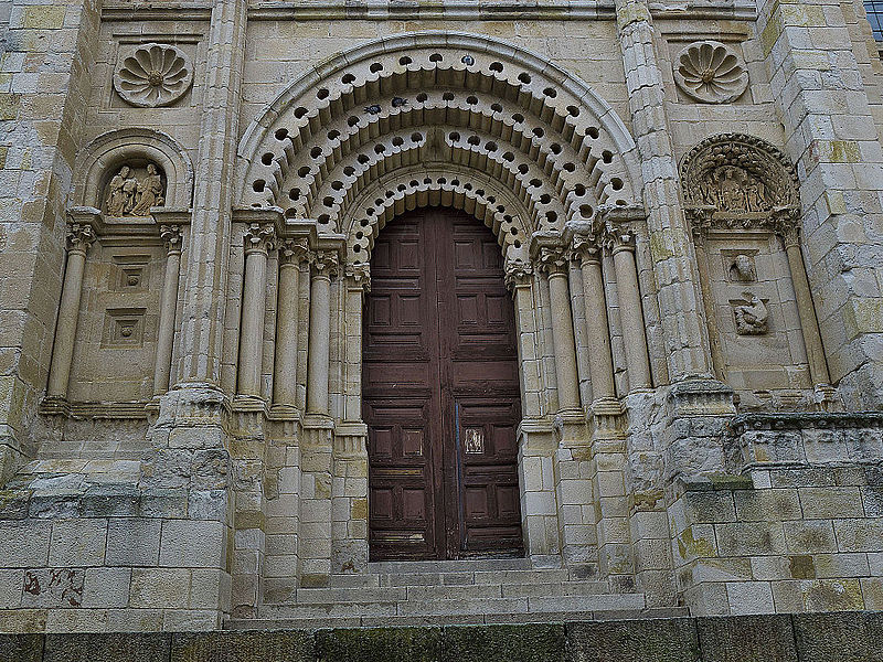 puerta del obispo en la catedral de zamora
